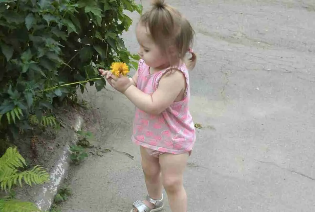 Ukrainian orphan little girl Helping Traumatized Children - World Orphan Fund